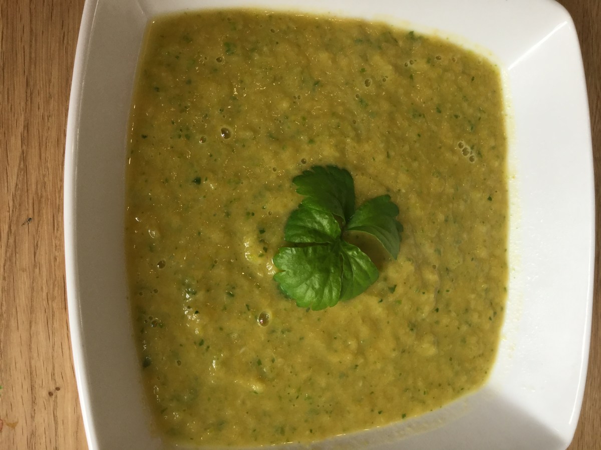 Nourishing Green Leek, Celery & Romaine Lettuce&nbsp;soup💚